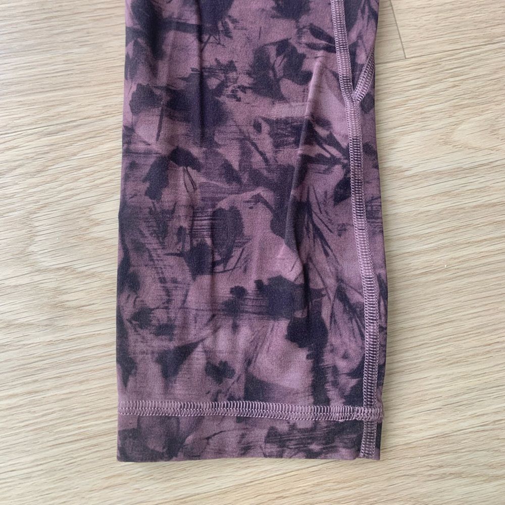 Lululemon Align Crop 21 inch Mini Dusk Floral Antique Bark Black - Picture 7 of 13